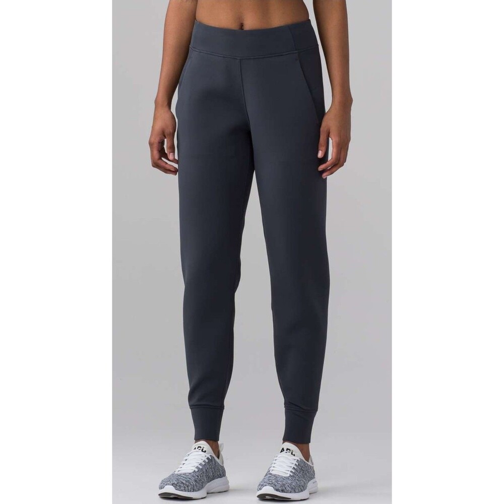 Lululemon size 6 Embrace The Space Pants 28" Inseam Blue Athleisure Luxe Comfort